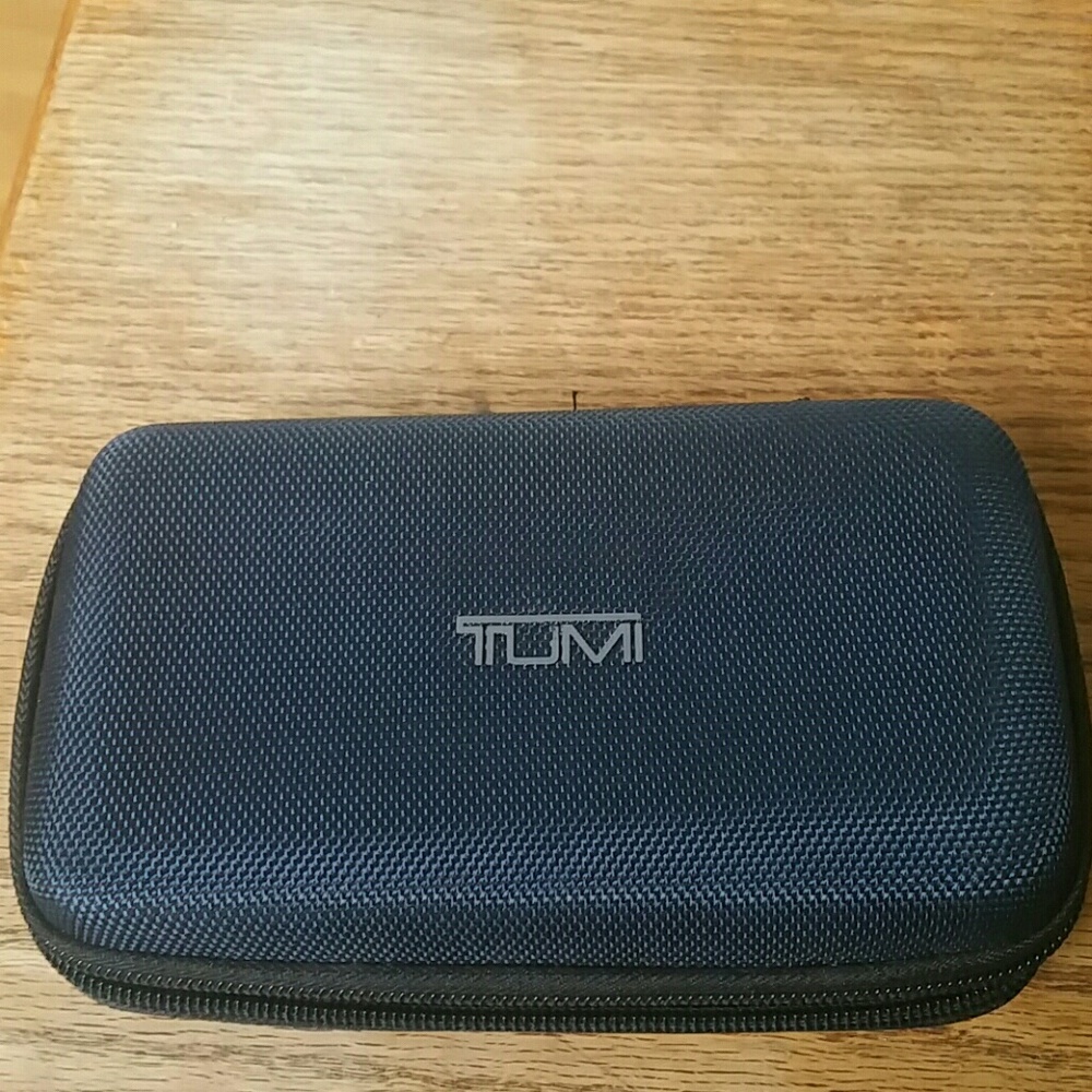 Tumi Hard Shell Case  (Delta fisrt Class)